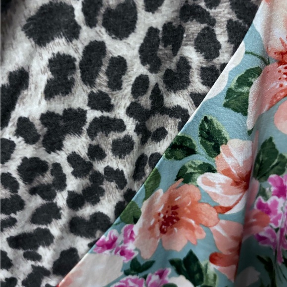 💜💜 Adorable Now and Forever mixed print one shoulder top. Size small. - Picture 3 of 6